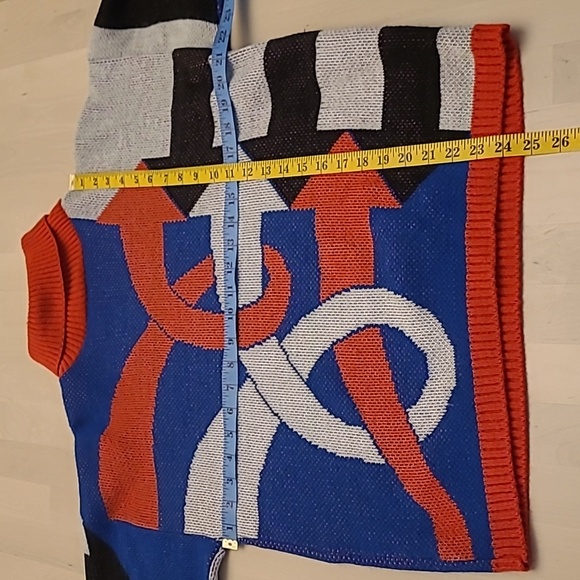 LIKE NEW VTG Pony Club Maximilist Black, Grey, Blue, Red Arrow Print Turtleneck - Picture 5 of 14